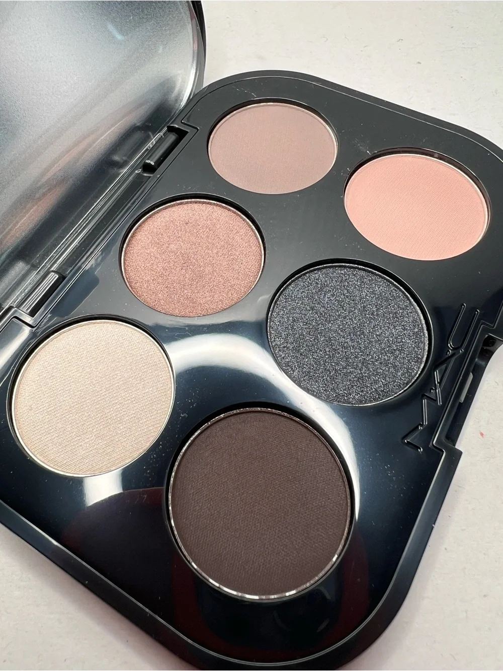 M.A.C Cosmetics Connect In Colour Eyeshadow Palette